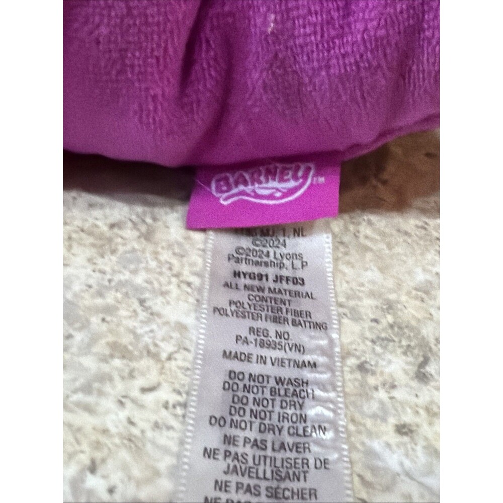Fisher-Price Barney's World Heart Glow Plush Toy W/ 40+ Songs, Sounds & Phrases - Picture 6 of 6